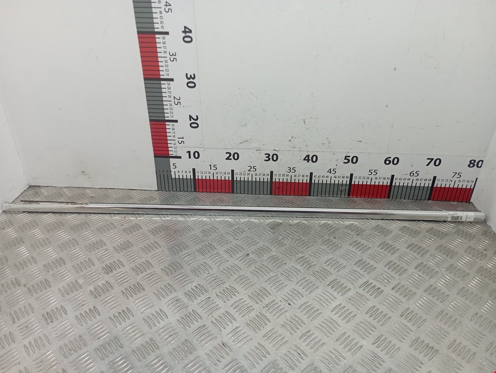 Накладка декоративная (молдинг) стекла двери передней левой Volkswagen Touareg 1 (2002-2010)