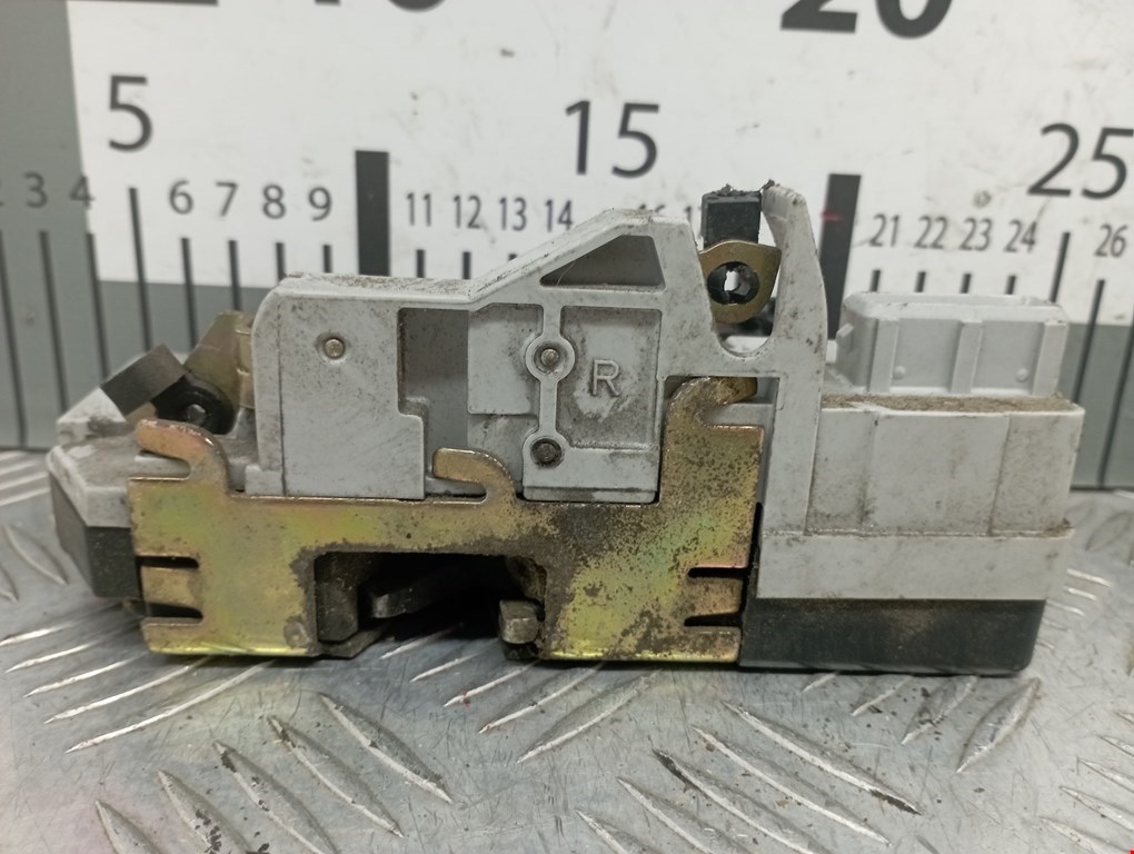 Замок двери задней правой PEUGEOT 206 1998-2012