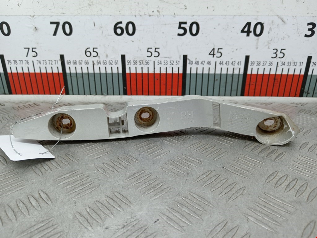 Кронштейн переднего бампера правый FORD Focus II 2005-2011