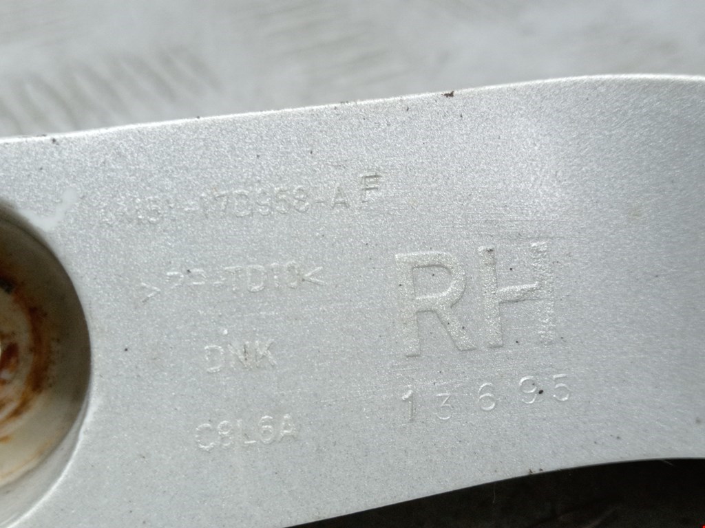 Кронштейн переднего бампера правый FORD Focus II 2005-2011