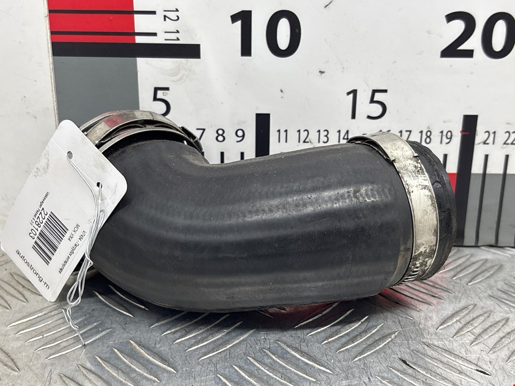 Патрубок интеркулера VOLKSWAGEN Passat B6 2005-2011