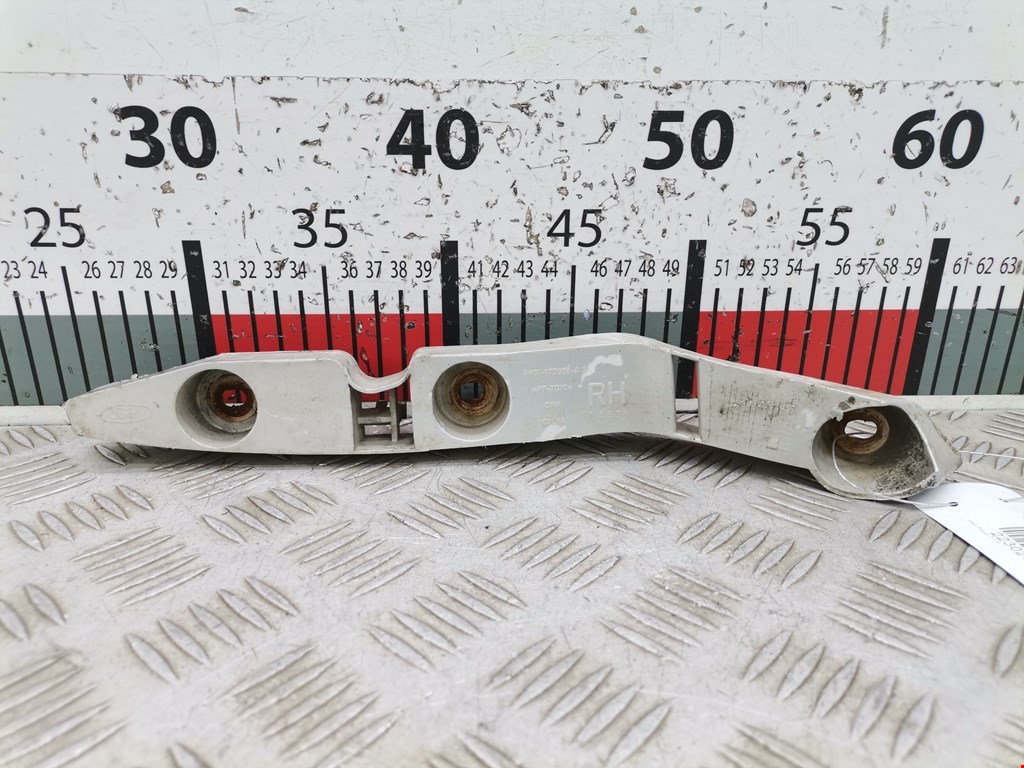 Кронштейн переднего бампера правый FORD Focus II 2005-2011