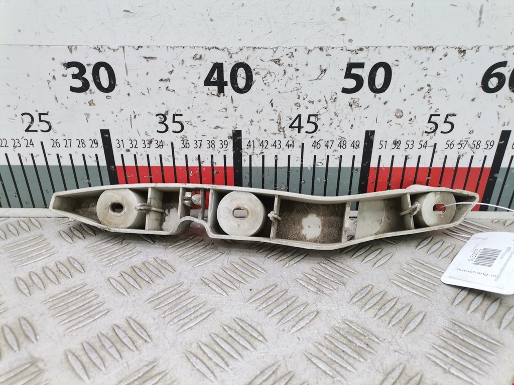 Кронштейн переднего бампера правый FORD Focus II 2005-2011