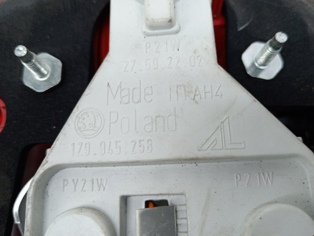 Фонарь задний правый SKODA Octavia A5 1Z- 2004-2013