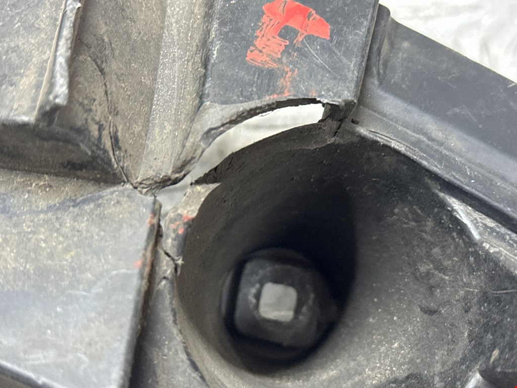 Кронштейн заднего бампера левый правый VOLVO XC90 2002-2014