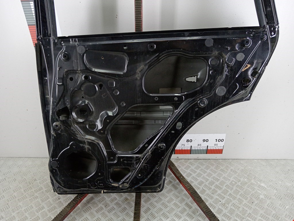 Дверь задняя правая INFINITI QX56/QX80 2004-2010