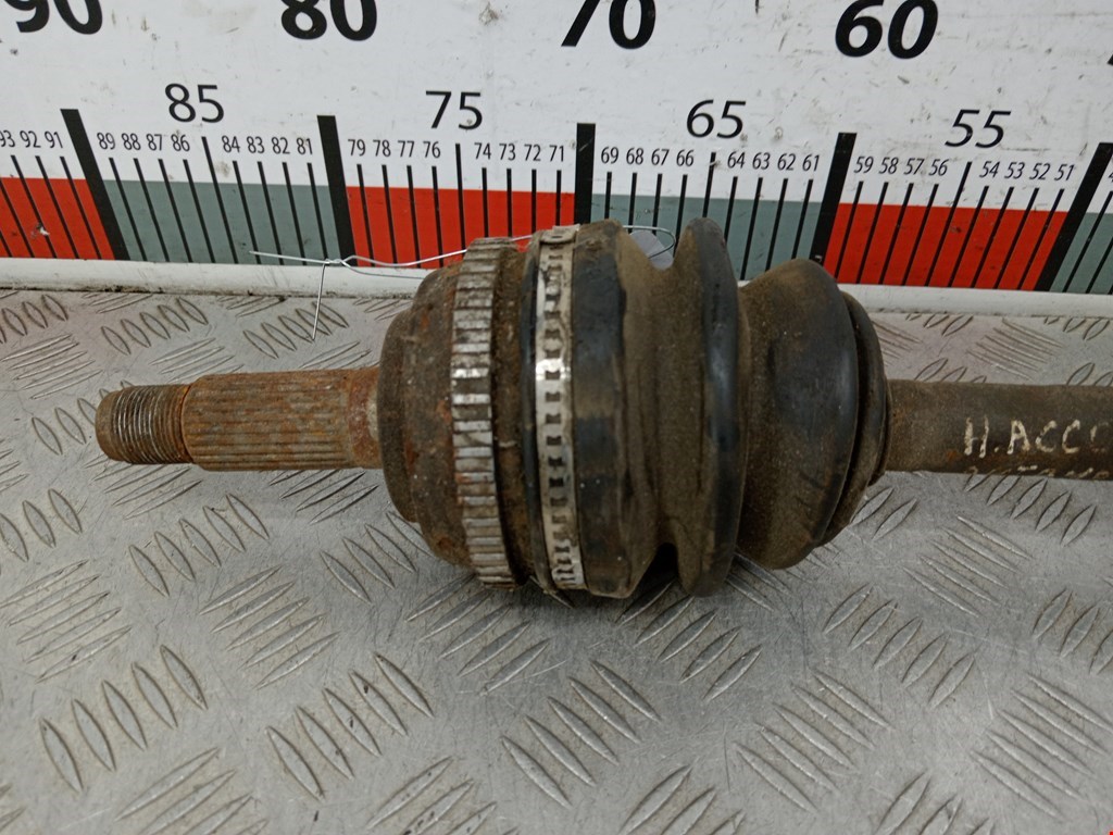 Полуось (привод, приводной вал) передняя правая HONDA Accord VI 1998-2002