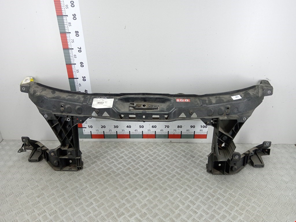 Панель передняя (передняя монтажная панель рамка передняя телевизор) Mercedes Sprinter 2 (W906) (2006-2016)