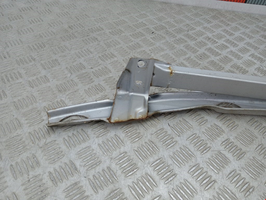 Кронштейн переднего бампера центральный DAIHATSU Gran Move 1996-2002