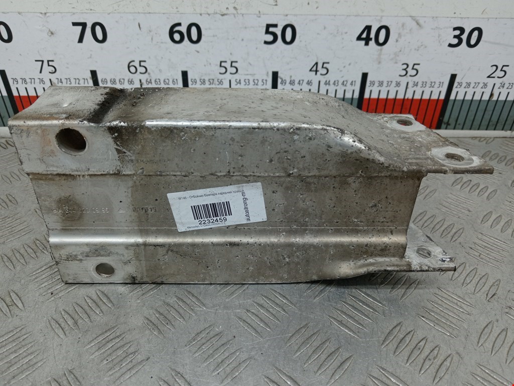 Отбойник бампера передний правый Mercedes C-Class (W204) (2006-2015)