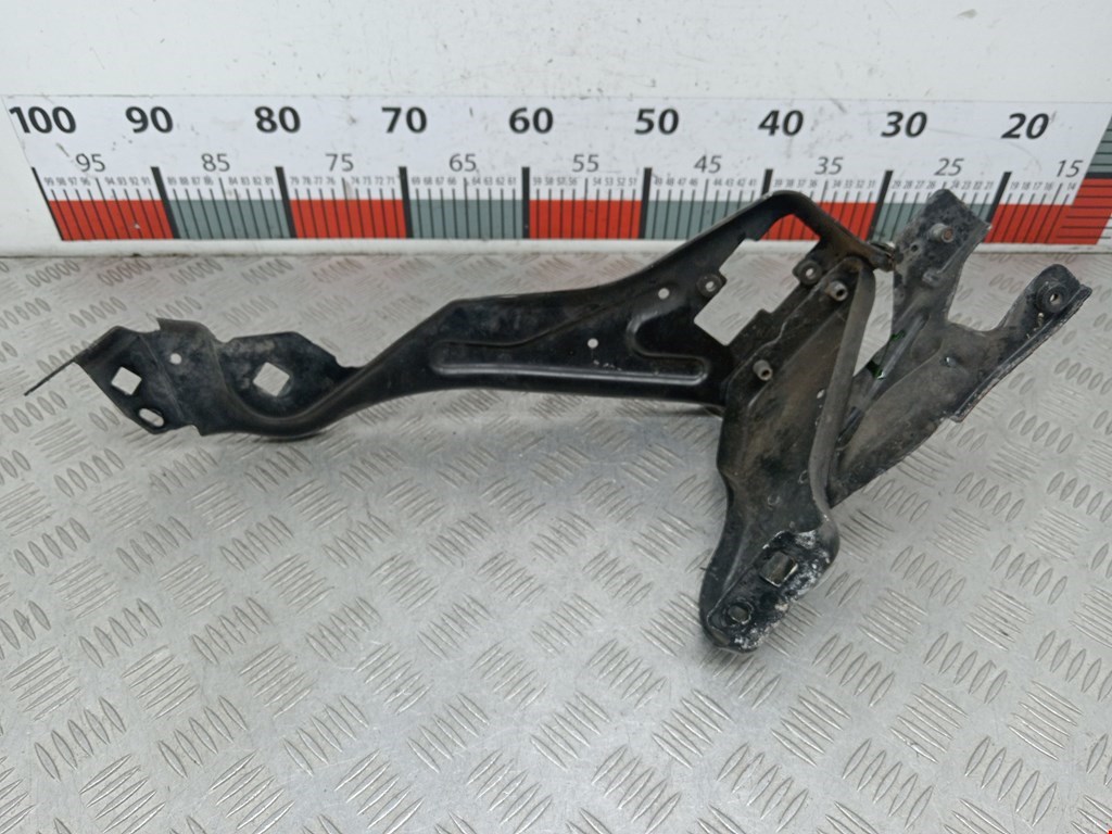 Кронштейн фары правый MERCEDES-BENZ C-Class C-klasse W204 2007-2015