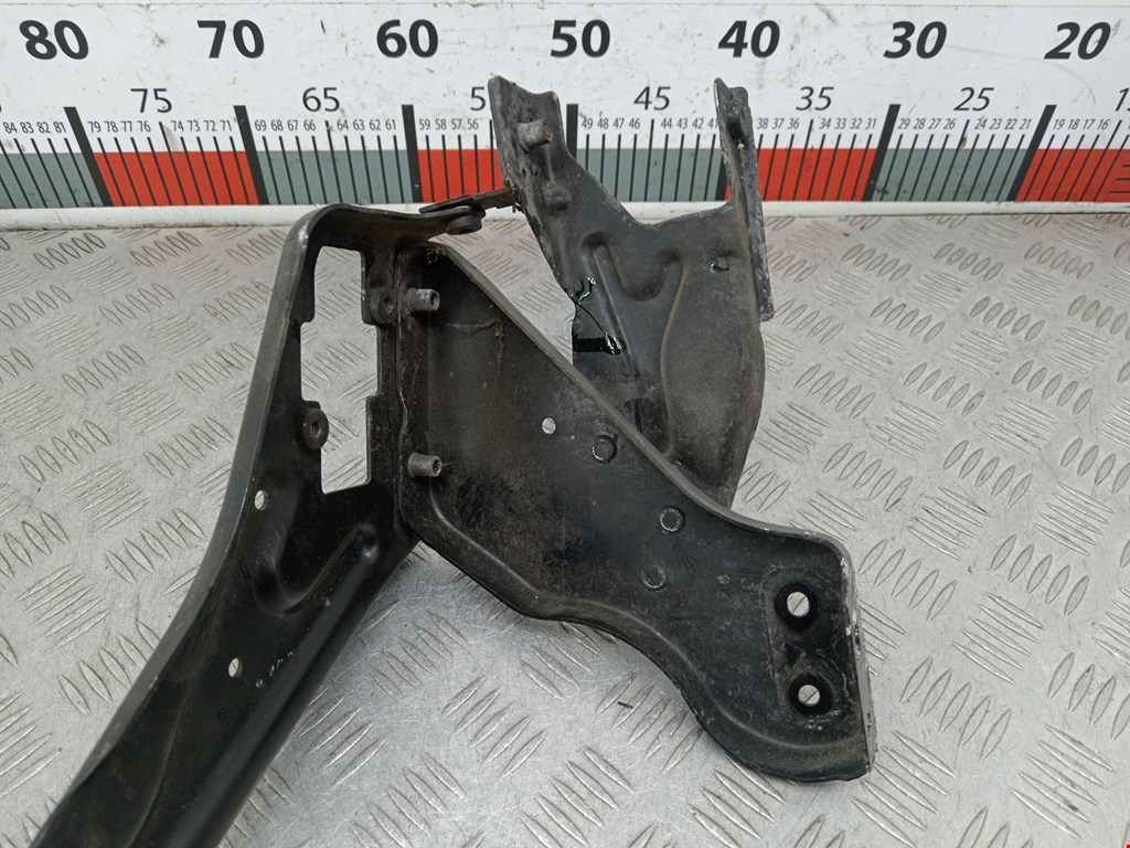 Кронштейн фары правый MERCEDES-BENZ C-Class C-klasse W204 2007-2015