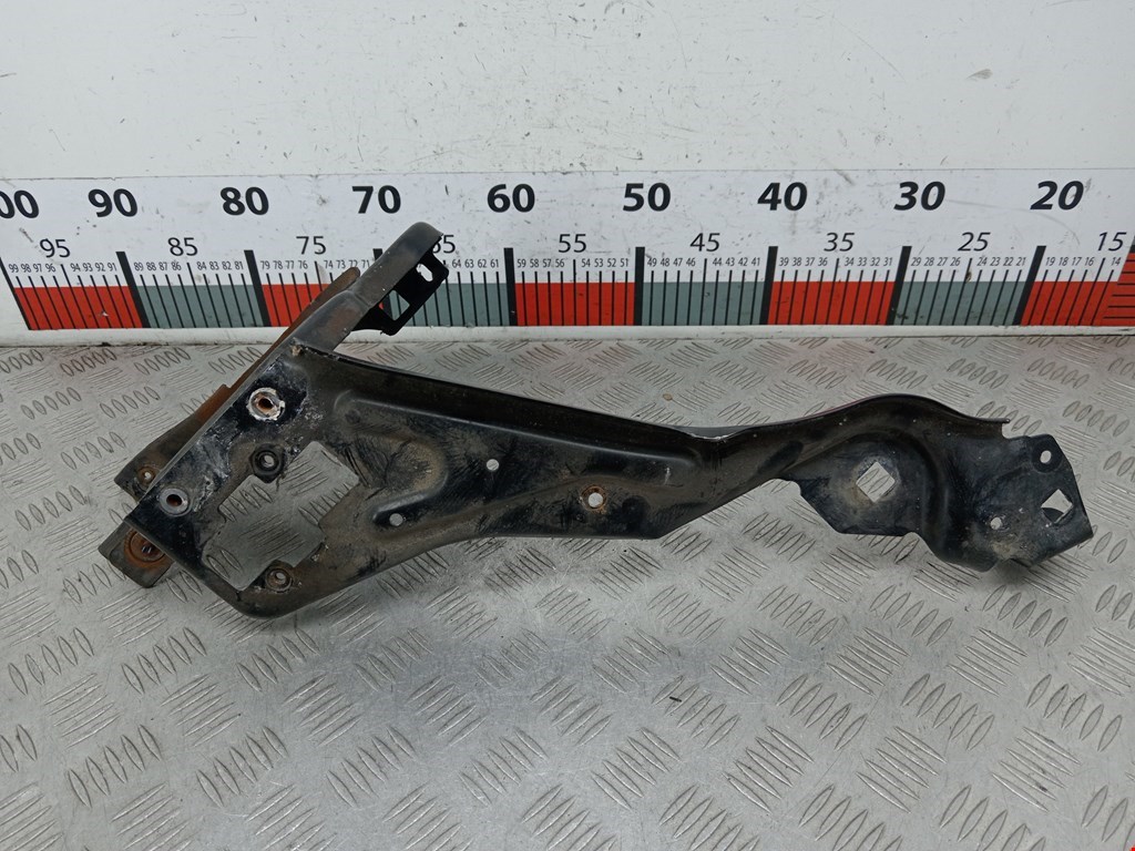 Кронштейн фары левый MERCEDES-BENZ C-Class C-klasse W204 2007-2015