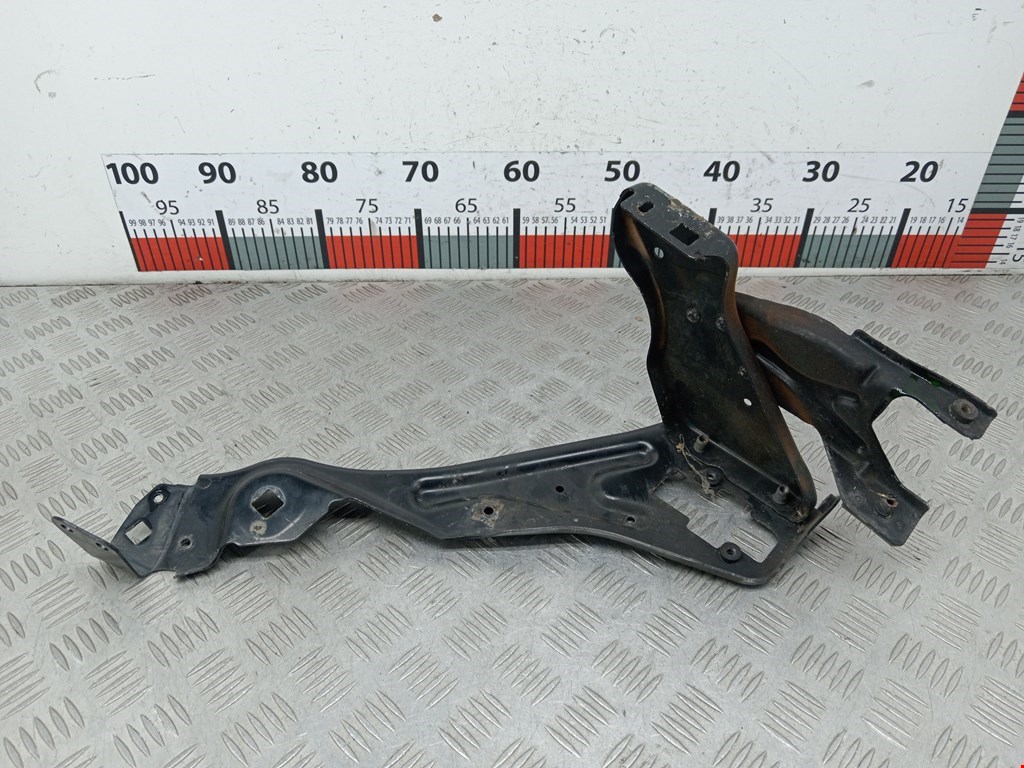 Кронштейн фары левый MERCEDES-BENZ C-Class C-klasse W204 2007-2015