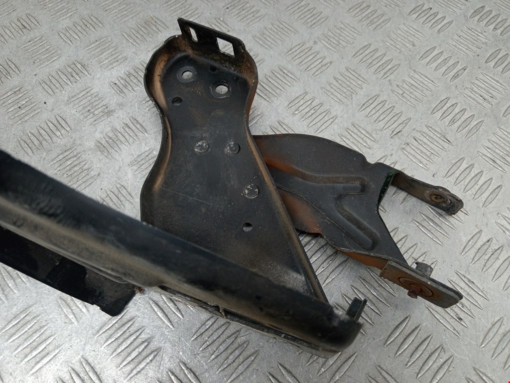 Кронштейн фары левый MERCEDES-BENZ C-Class C-klasse W204 2007-2015