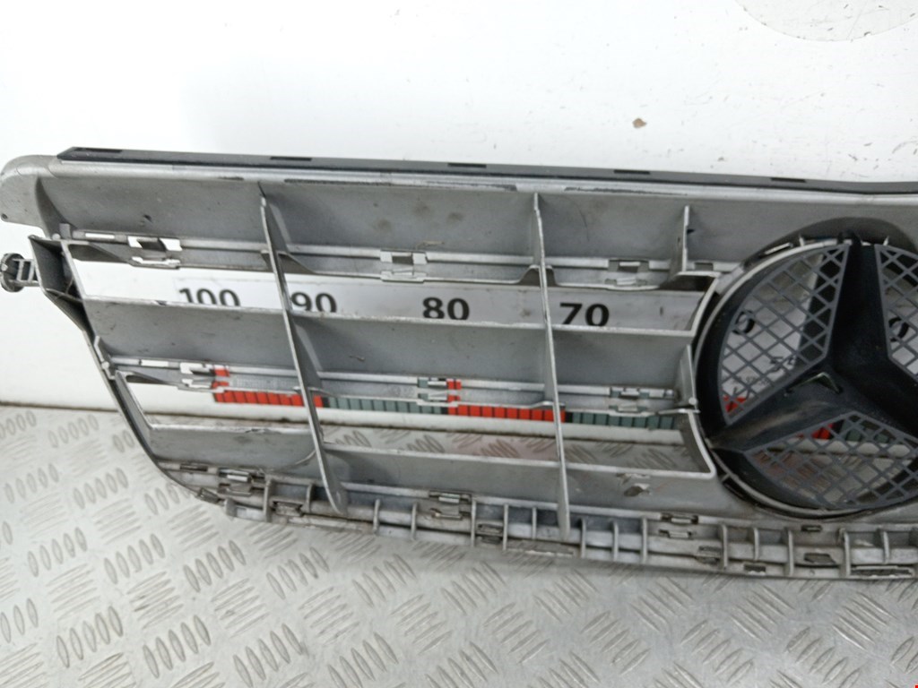 Решетка радиатора MERCEDES-BENZ C-Class C-klasse W204 2007-2015