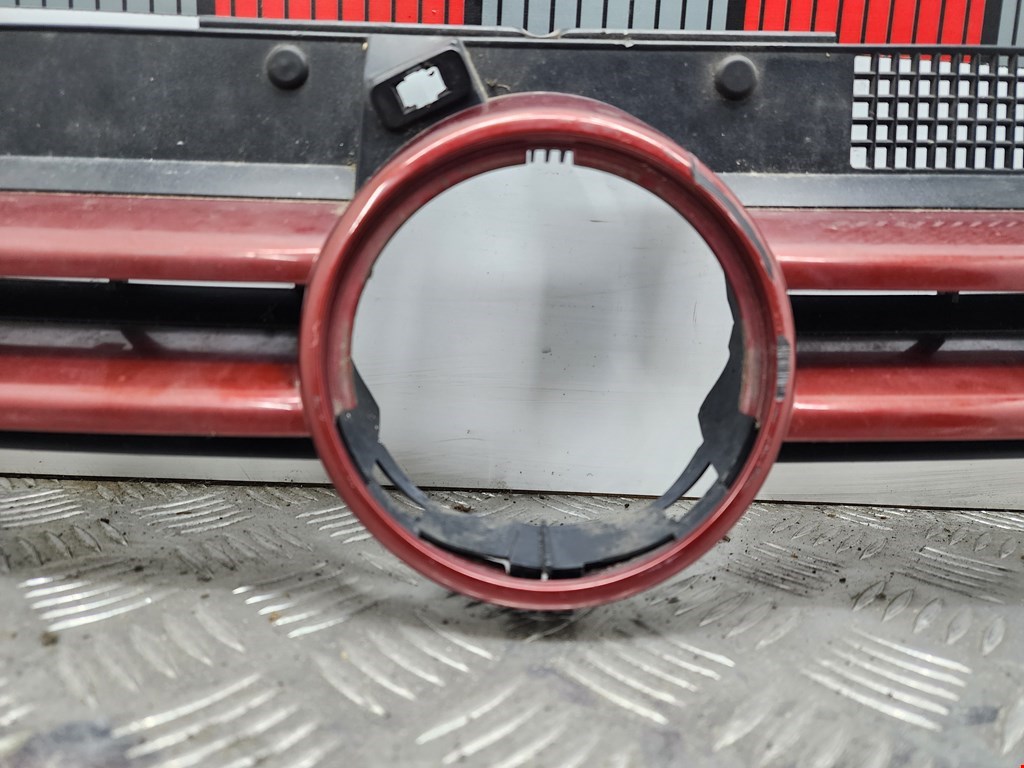 Решетка радиатора VOLKSWAGEN Golf IV 1997-2003