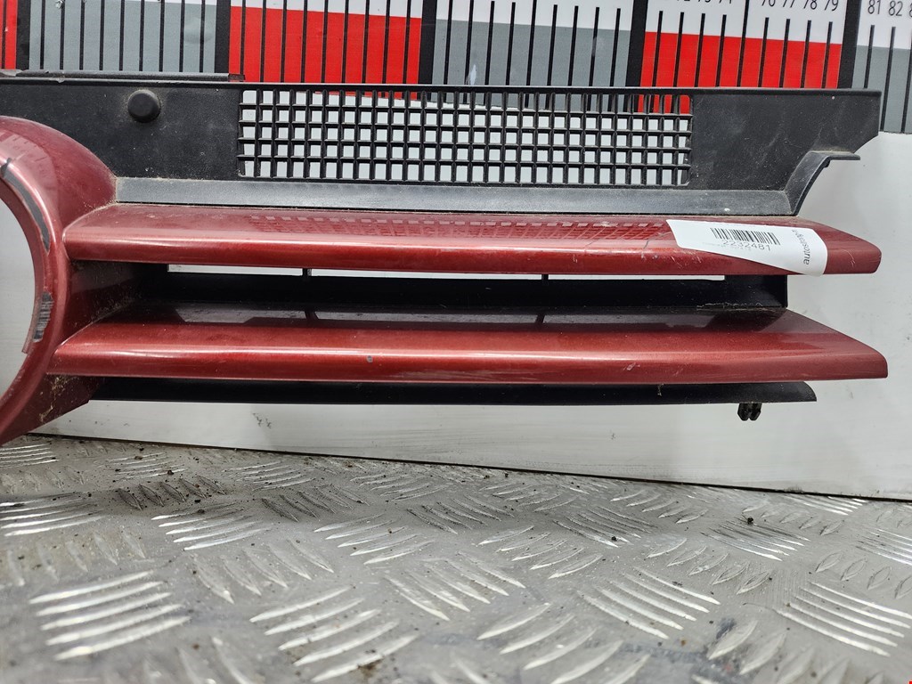 Решетка радиатора VOLKSWAGEN Golf IV 1997-2003