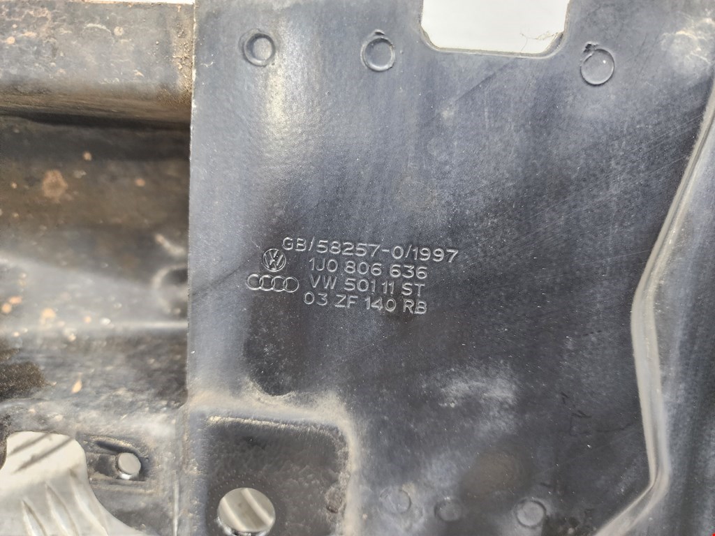 Усилитель переднего бампера (передний) VOLKSWAGEN Golf IV 1997-2003