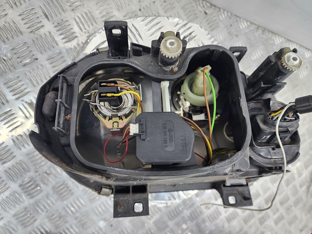 Фара левая VOLKSWAGEN Golf IV 1997-2003