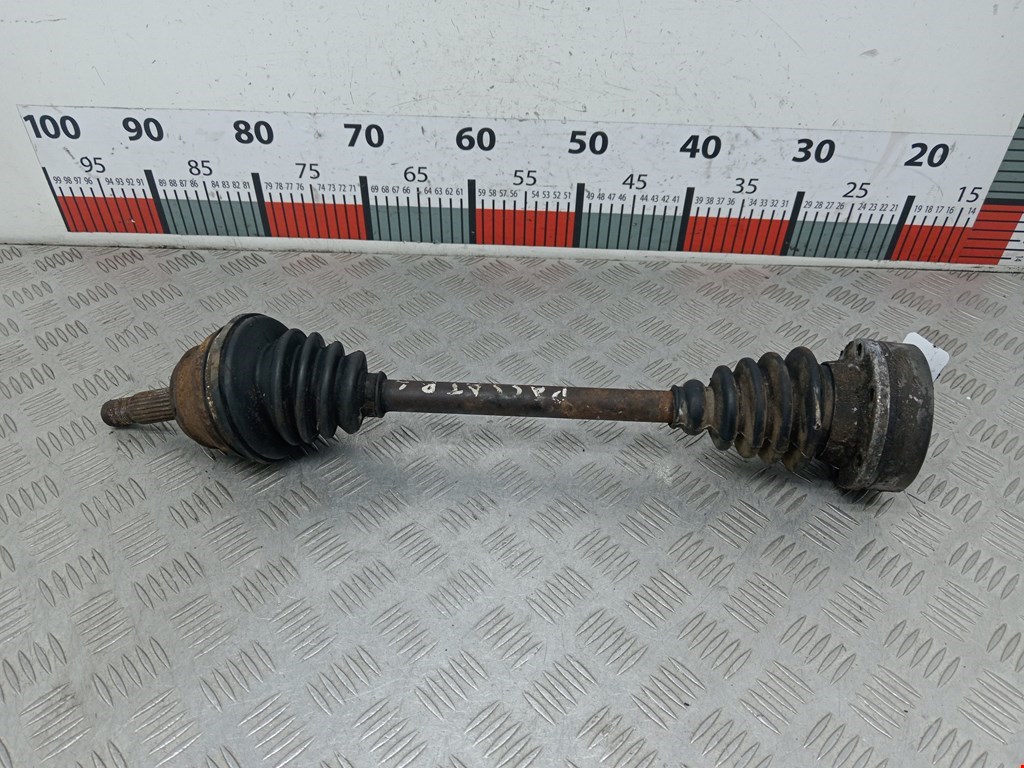 Полуось (привод, приводной вал) передняя левая VOLKSWAGEN Passat B4 1993-1997