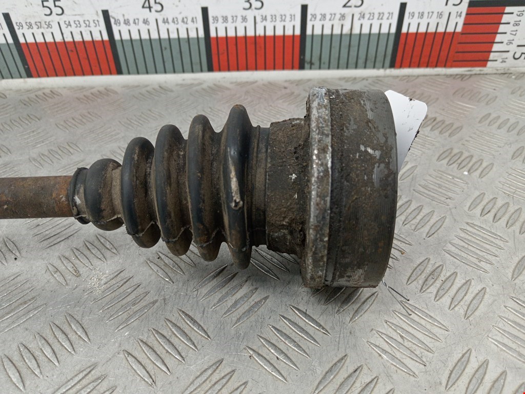 Полуось (привод, приводной вал) передняя левая VOLKSWAGEN Passat B4 1993-1997