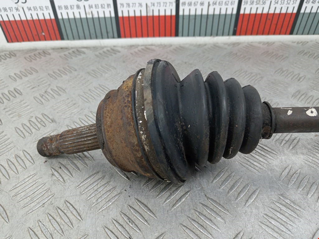 Полуось (привод, приводной вал) передняя левая VOLKSWAGEN Passat B4 1993-1997
