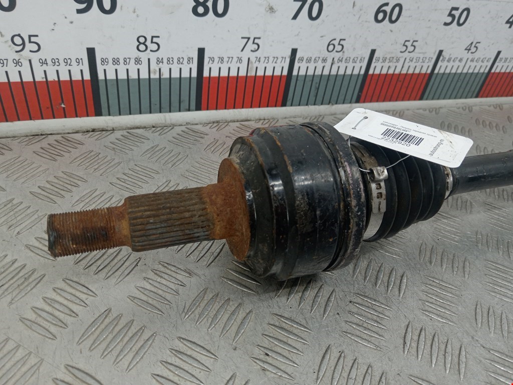Полуось (привод, приводной вал) передняя правая VOLKSWAGEN Touareg 2002-2010