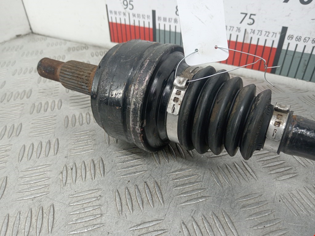 Полуось (привод, приводной вал) передняя правая VOLKSWAGEN Touareg 2002-2010