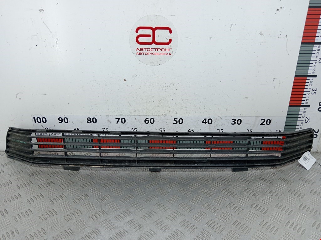 Решетка (заглушка) в бампер центральная Toyota Camry (XV50) (2011-2014)