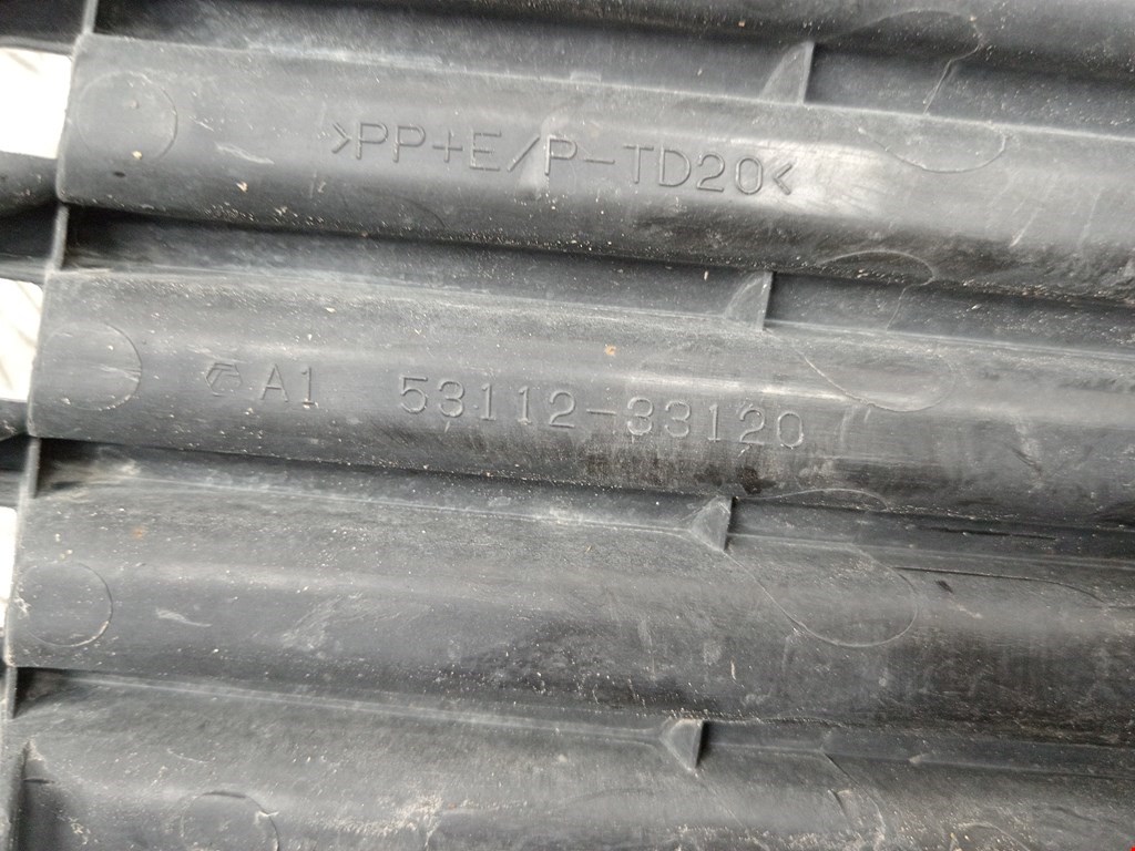 Решетка в бампер TOYOTA Camry XV50 2011-2018