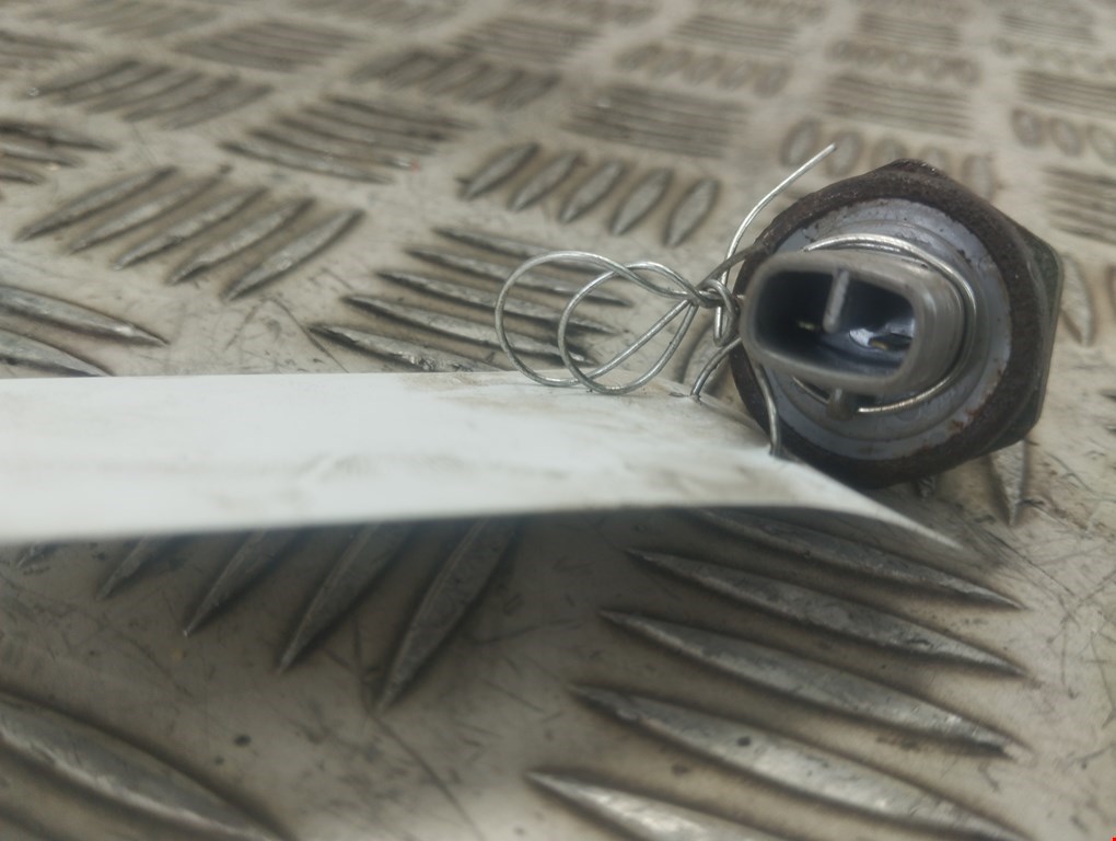 Датчик включения заднего хода TOYOTA Avensis 2003-2008