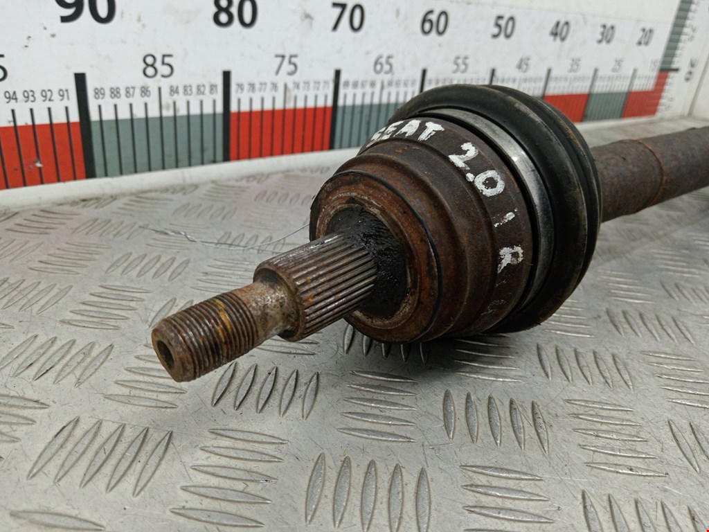 Полуось (привод, приводной вал) передняя правая SEAT Toledo 1998-2004