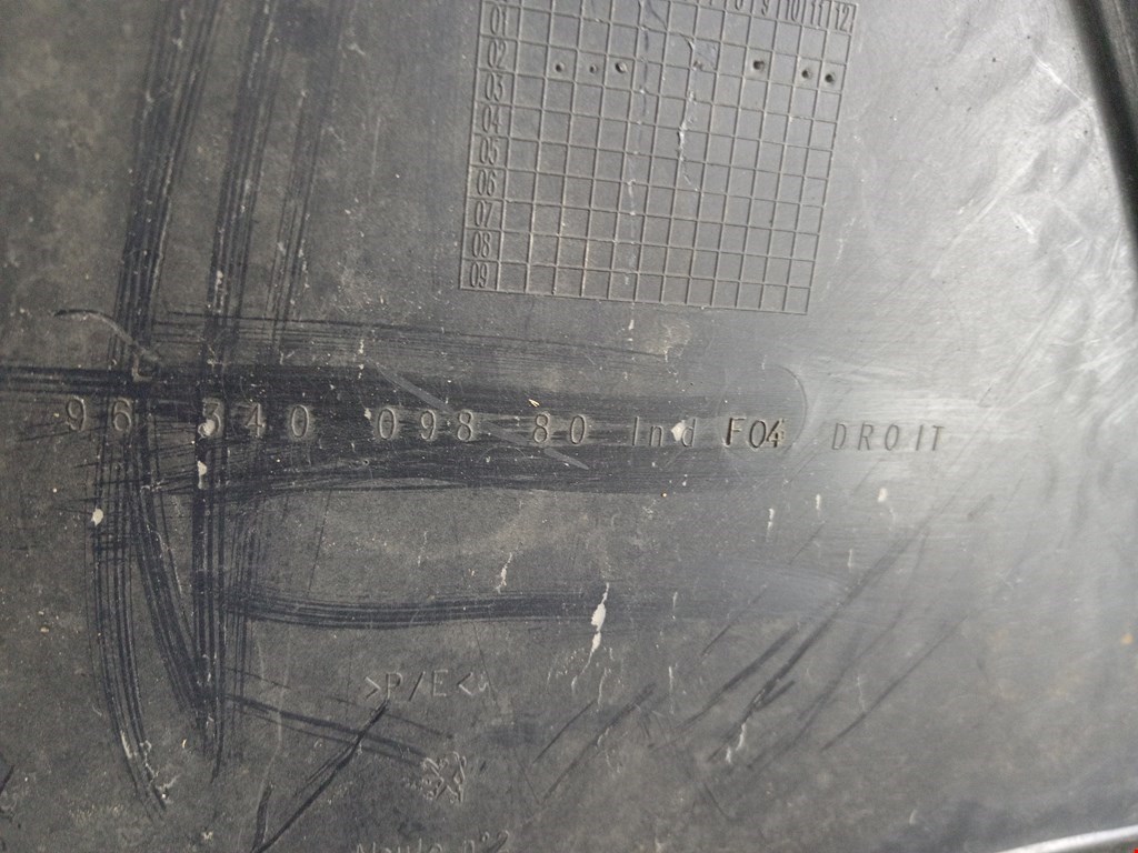 Локер (подкрылок) передний правый PEUGEOT 307 2001-2008