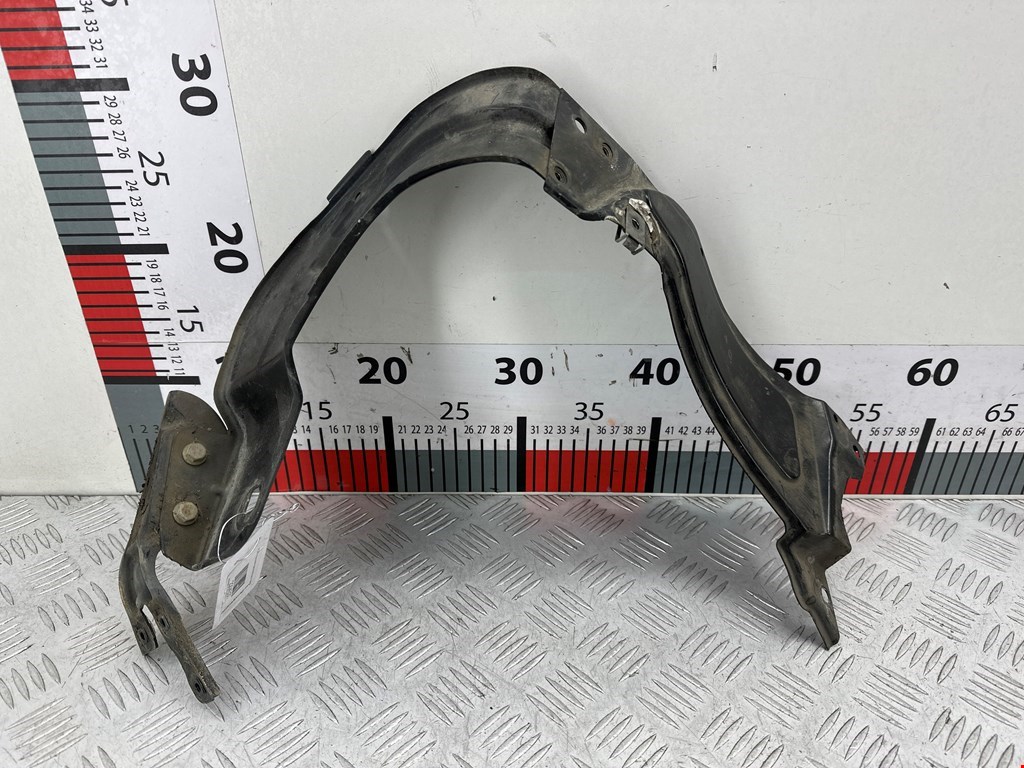 Кронштейн (крепление) фары правый Mercedes C-Class (W203) (2000-2008)