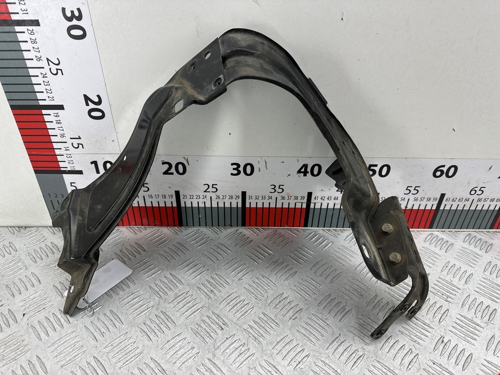 Кронштейн (крепление) фары левый Mercedes C-Class (W203) (2000-2008)