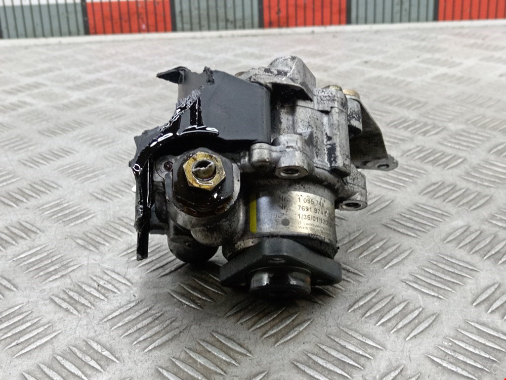 Насос гидроусилителя руля (ГУР) BMW 5-Series (E39) (1995-2004)