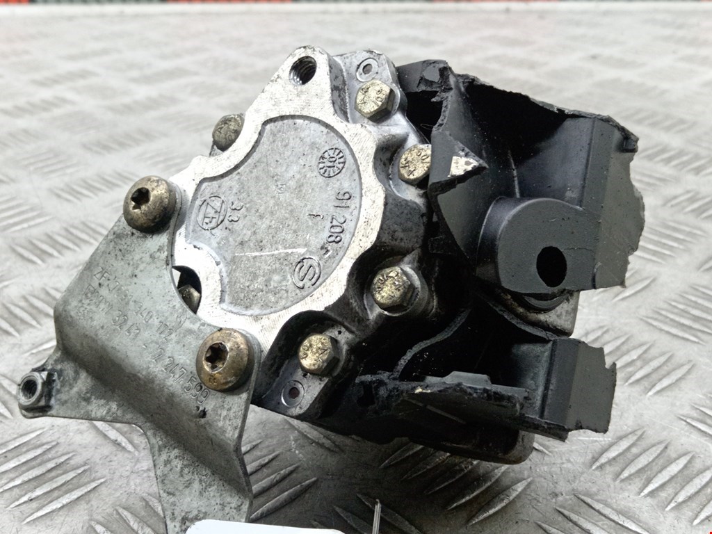 Насос гидроусилителя руля (ГУР) BMW 5er 5 серия E39 1995-2004