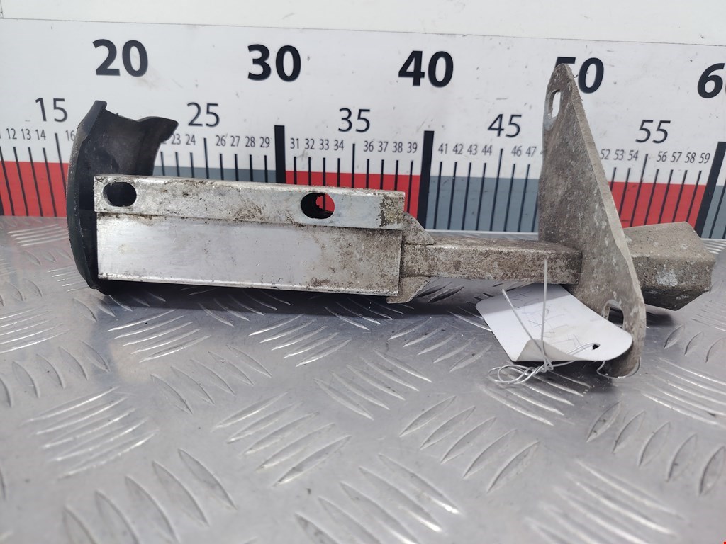 Отбойник бампера задний правый Audi A4 B5 (1994-2001)