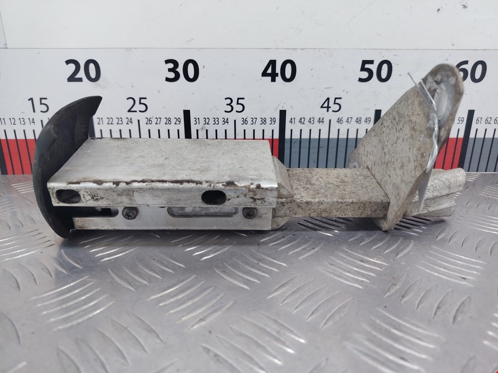 Отбойник бампера задний левый Audi A4 B5 (1994-2001)