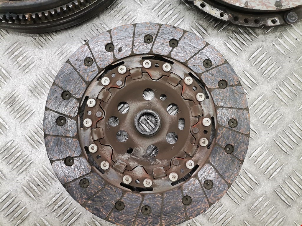 Маховик (демпфер сцепления) VOLKSWAGEN Transporter T5 2003-2015