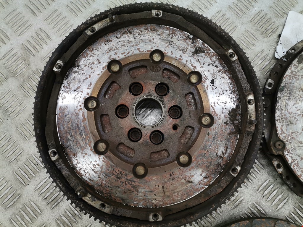 Маховик (демпфер сцепления) VOLKSWAGEN Transporter T5 2003-2015