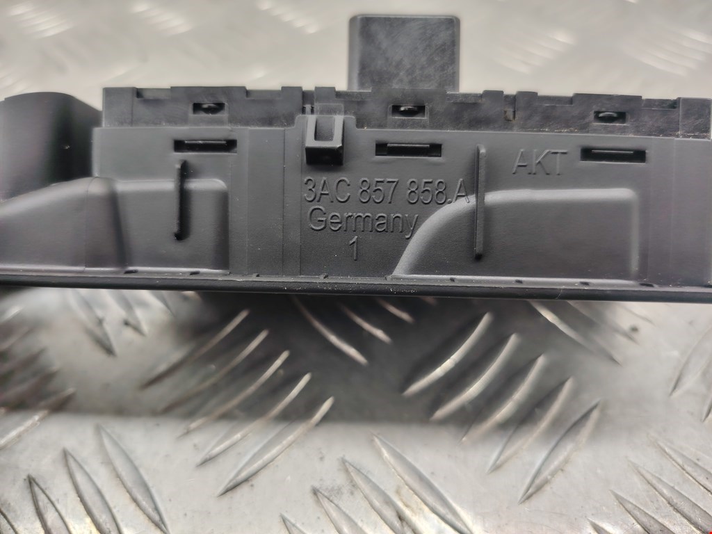 Блок управления стеклоподъемниками VOLKSWAGEN Passat B7 2011-2015