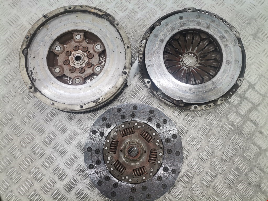 Маховик (демпфер сцепления) VOLKSWAGEN Touareg 2002-2010