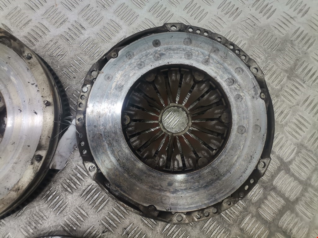 Маховик (демпфер сцепления) VOLKSWAGEN Touareg 2002-2010