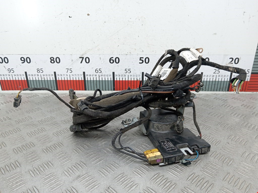 Усилитель антенны AUDI A3 8P 2003-2013