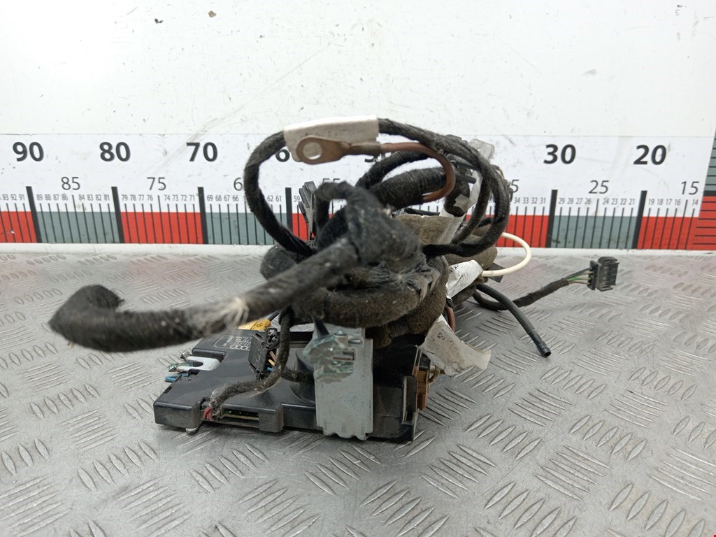 Усилитель антенны AUDI A3 8P 2003-2013