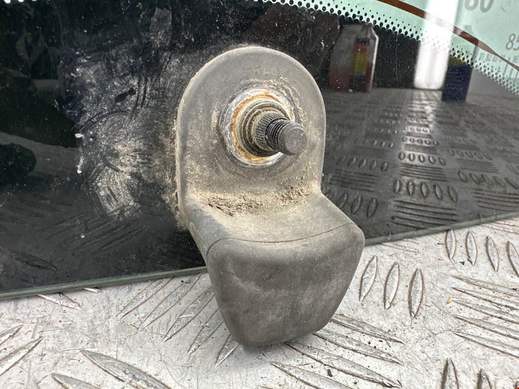 Стекло заднее BMW 3er E46 1998-2006