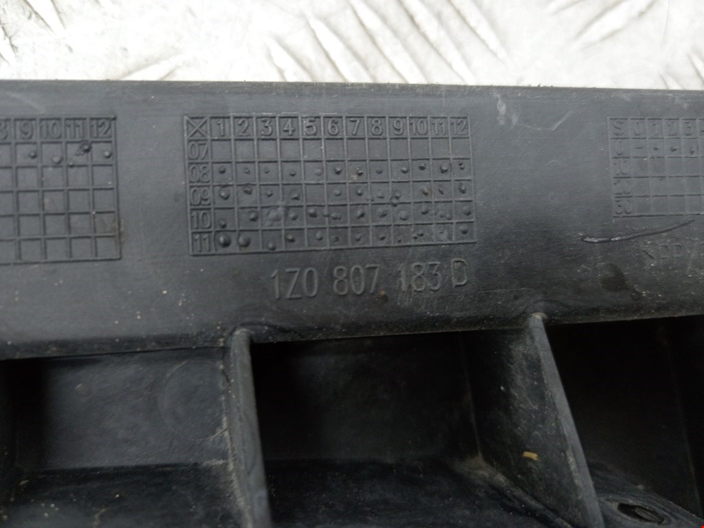 Кронштейн переднего бампера левый SKODA Octavia A7 2013-2020