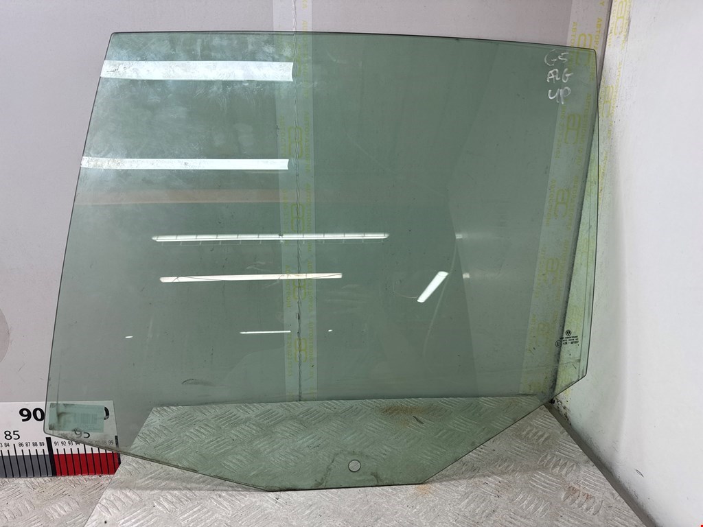 Стекло двери заднее левое VOLKSWAGEN Golf V 2003-2009